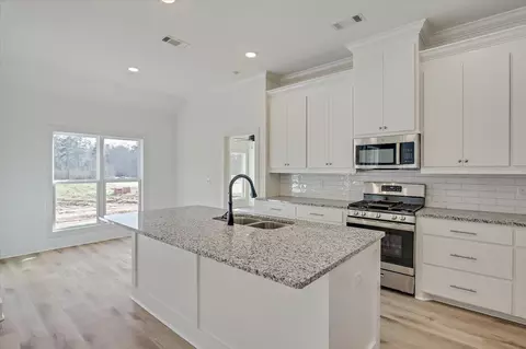 Kitchen - 209 Dolly Ln, Magee, MS 39111 photo 2 of 2