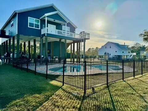 604 5th St, Pass Christian, MS 39571