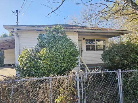 1102 Dewey St, Hattiesburg, MS 39401
