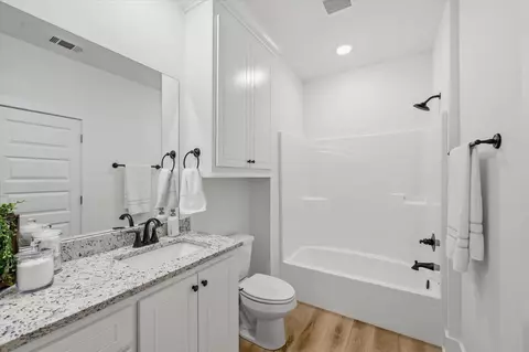 Bath - 107 NE Adams Ave, Magee, MS 39111 photo 1 of 2