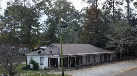 700 S 4th St, Collins, MS 39428