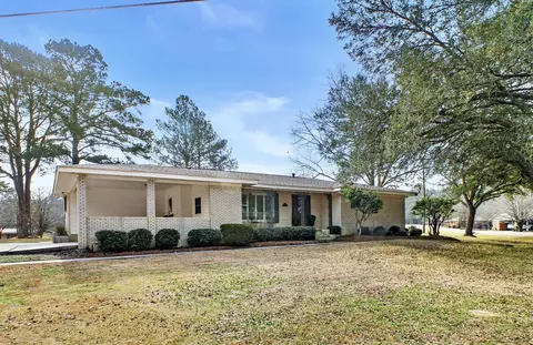 306 Ida St, Collins, MS 39428