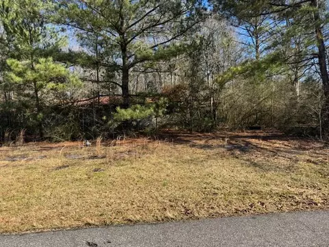 92 Church Dr, Laurel, MS 39443