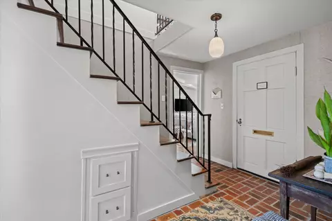 Entry Way - 830 N 9th Ave, Laurel, MS 39440 photo 2 of 7