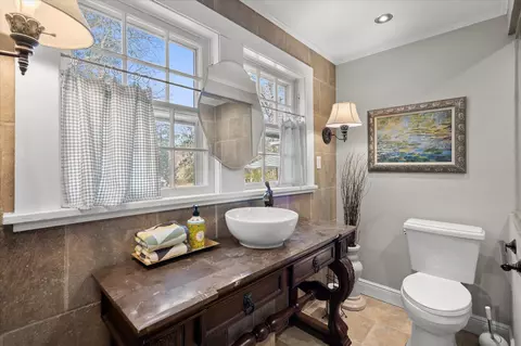 Bath - 830 N 9th Ave, Laurel, MS 39440 photo 1 of 5