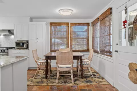 Dining - 830 N 9th Ave, Laurel, MS 39440 photo 1 of 3