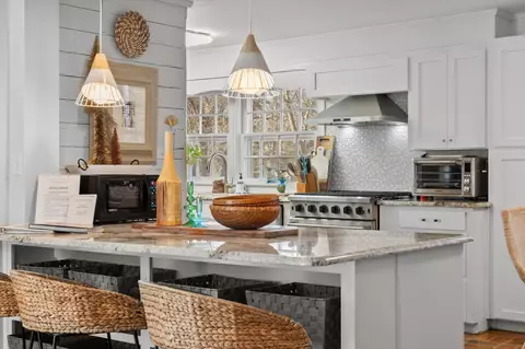 Kitchen - 830 N 9th Ave, Laurel, MS 39440 photo 1 of 7