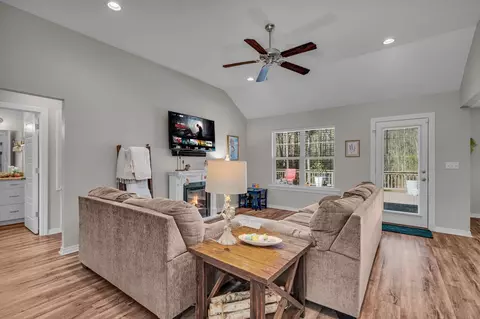 Living - 132 Hemingway Dr, Sumrall, MS 39482 photo 1 of 1