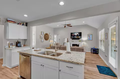 Kitchen - 132 Hemingway Dr, Sumrall, MS 39482 photo 3 of 4