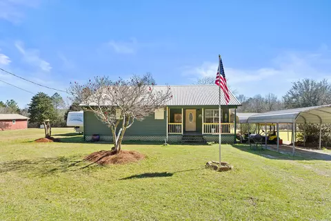 74 Downs St, Lumberton, MS 39455