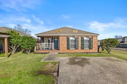2 Venice Dr, Hattiesburg, MS 39402