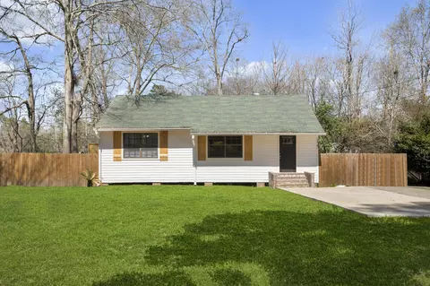 125 Pinehills Dr, Hattiesburg, MS 39402