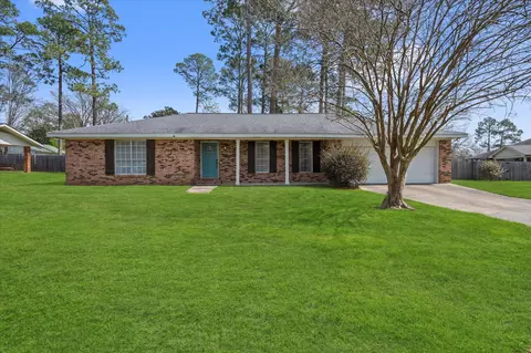 82 W Lakeview Dr, Columbia, MS 39429