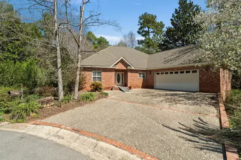 28 Classic Woods Dr, Hattiesburg, MS 39402
