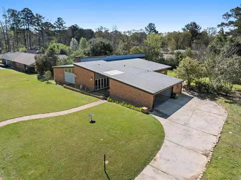 22 Glenwood Dr, Laurel, MS 39440