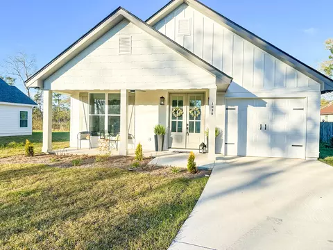 103 B Lakeside Dr, Waveland, MS 39576