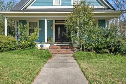 Exterior - 837 N 7th Ave, Laurel, MS 39440 photo 2 of 11