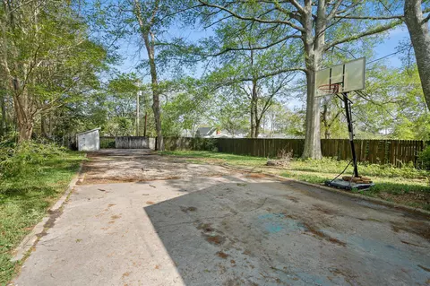 Exterior - 837 N 7th Ave, Laurel, MS 39440 photo 10 of 11
