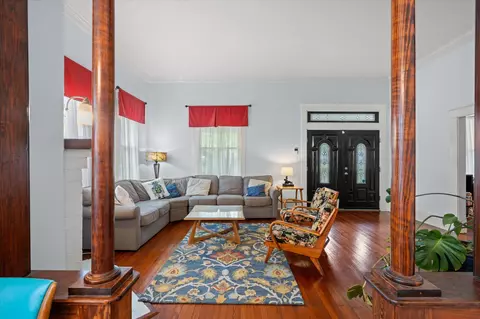 Entry Way - 837 N 7th Ave, Laurel, MS 39440 photo 1 of 5