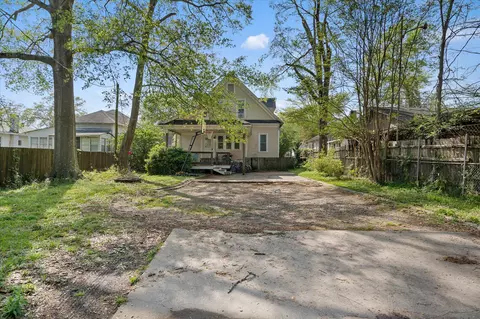Exterior - 837 N 7th Ave, Laurel, MS 39440 photo 5 of 11