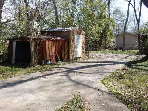 Exterior - 608 E 11th St, Laurel, MS 39440 photo 4 of 9