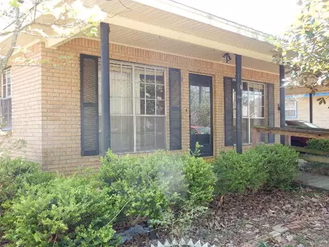 608 E 11th St, Laurel, MS 39440