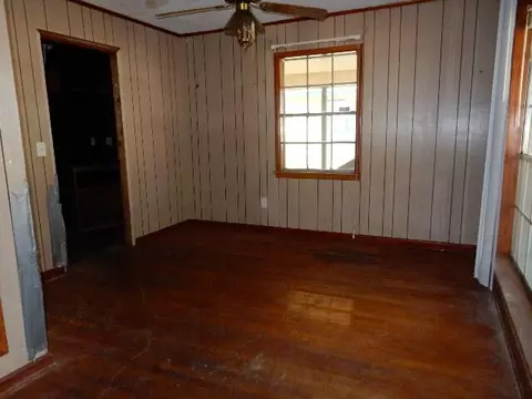 Living - 608 E 11th St, Laurel, MS 39440 photo 1 of 2