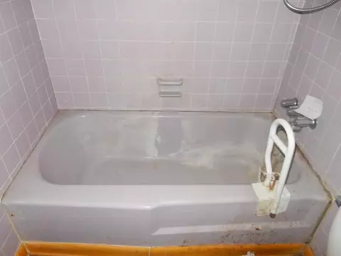 Bath - 608 E 11th St, Laurel, MS 39440 photo 3 of 3