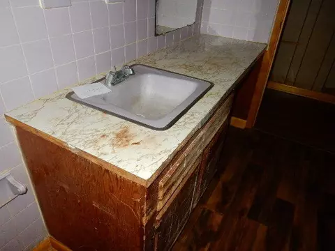 Bath - 608 E 11th St, Laurel, MS 39440 photo 2 of 3