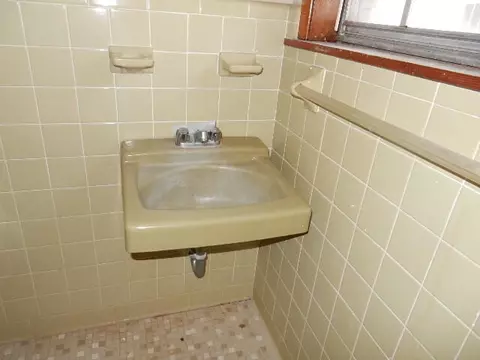 Bath - 608 E 11th St, Laurel, MS 39440 photo 1 of 3