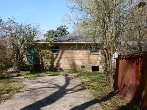 Exterior - 608 E 11th St, Laurel, MS 39440 photo 2 of 9
