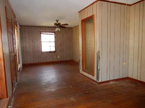 Living - 608 E 11th St, Laurel, MS 39440 photo 2 of 2