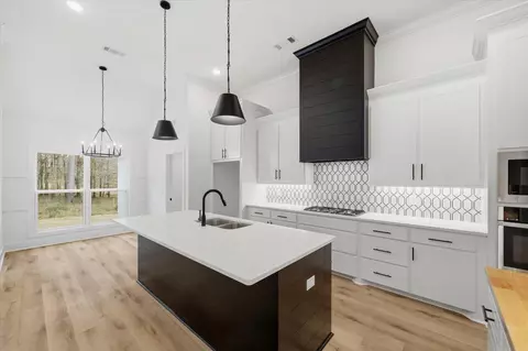 Kitchen - 849 NW 11th Ave, Magee, MS 39111 photo 2 of 2