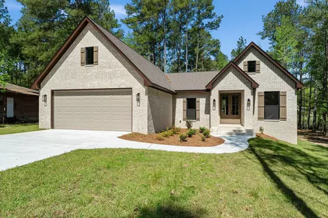 208 Little Creek Dr, Hattiesburg, MS 39402