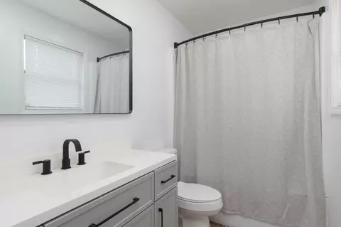 Bath - 47 Evans Ln, Laurel, MS 39443 photo 1 of 2