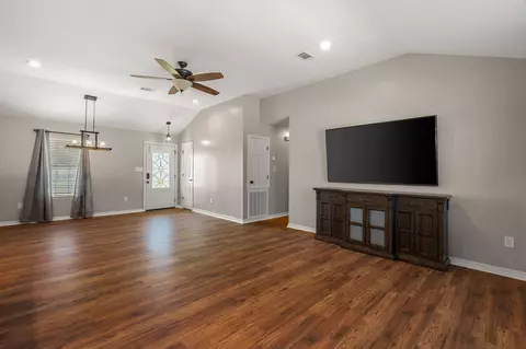Living - 174 Doc Johnson Rd, Purvis, MS 39475 photo 3 of 5