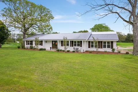 708 Mt Pleasant Rd, Mount Olive, MS 39119
