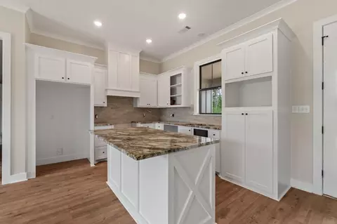 Kitchen - 8 Brunswick Pt, Sumrall, MS 39482 photo 1 of 1