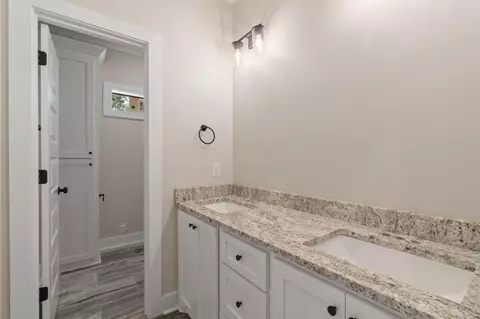 Bath - 8 Brunswick Pt, Sumrall, MS 39482 photo 2 of 2