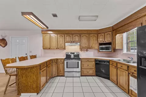 Kitchen - 29 Ramshur Loop, Columbia, MS 39429 photo 2 of 4