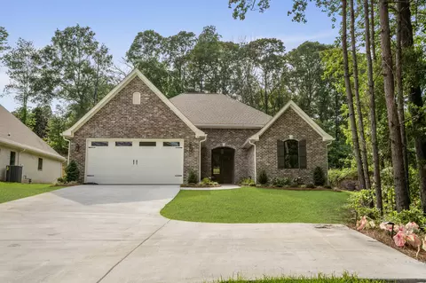 33 Courtland Dr, Hattiesburg, MS 39402