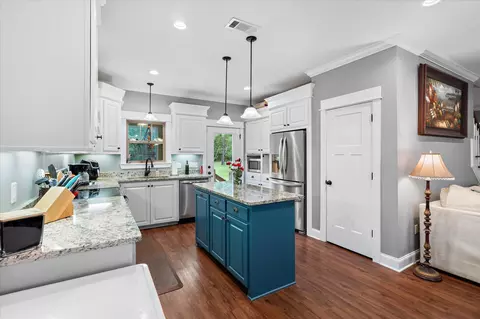 Kitchen - 4423 Hwy 589, Sumrall, MS 39482 photo 1 of 3