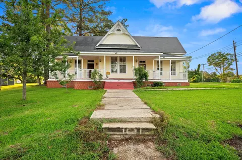 101 Camp St, Ellisville, MS 39437
