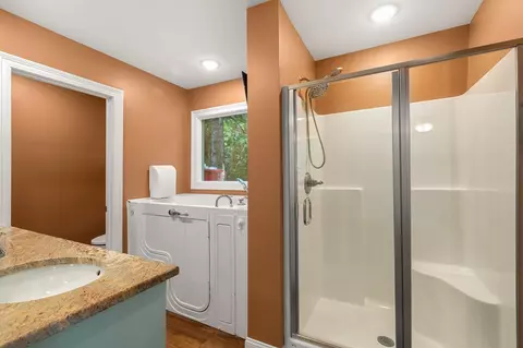 Bath - 202 Poplar Loop, Petal, MS 39465 photo 5 of 8