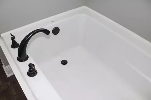 Bath - 107 Mozingo Dr, Petal, MS 39465 photo 2 of 5
