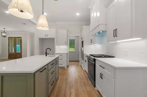 Kitchen - 41 Redmont Dr, Sumrall, MS 39482 photo 2 of 5