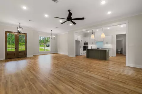 Living - 41 Redmont Dr, Sumrall, MS 39482 photo 2 of 4
