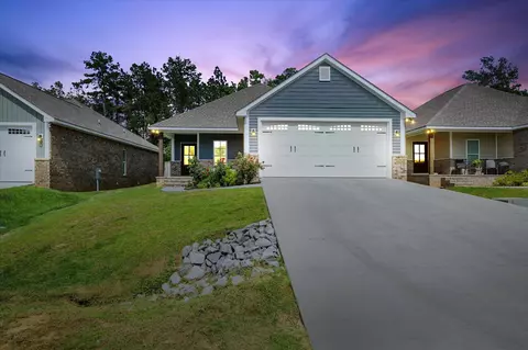 44 N Barnes Field Dr, Hattiesburg, MS 39402