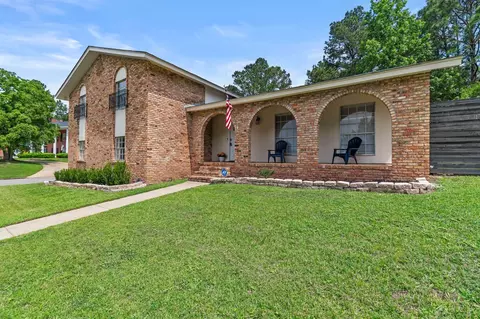 2 Delond Pl, Hattiesburg, MS 39402