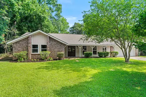 106 Wildwood Cir, Hattiesburg, MS 39402